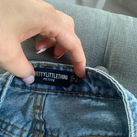 PrettyLittleThing spilt hem jeans 12 petite - Picture 2 of 3